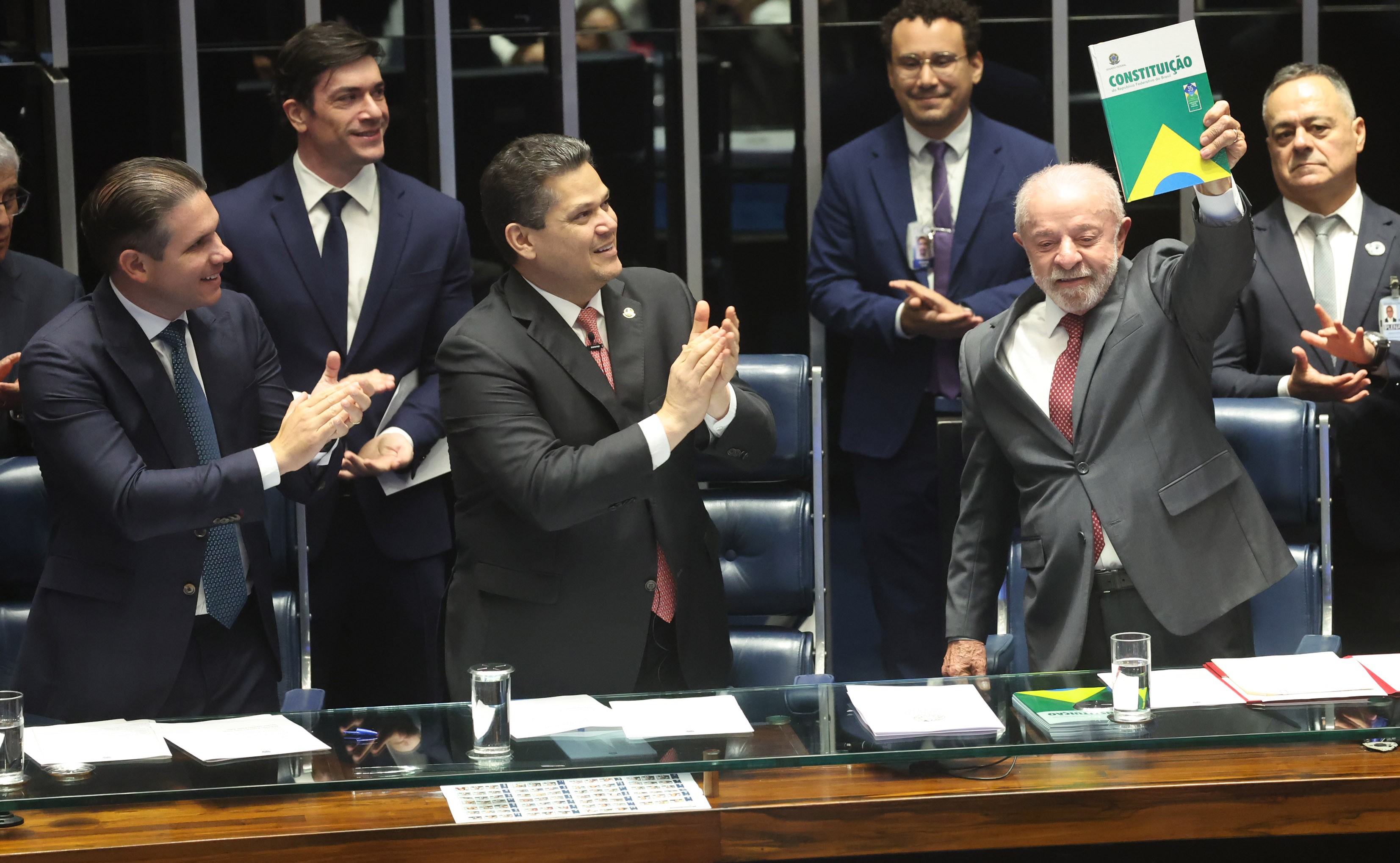 Fim da 6x1 melhora imagem de Lula nas redes, mas avanço é pequeno, mostra monitoramento