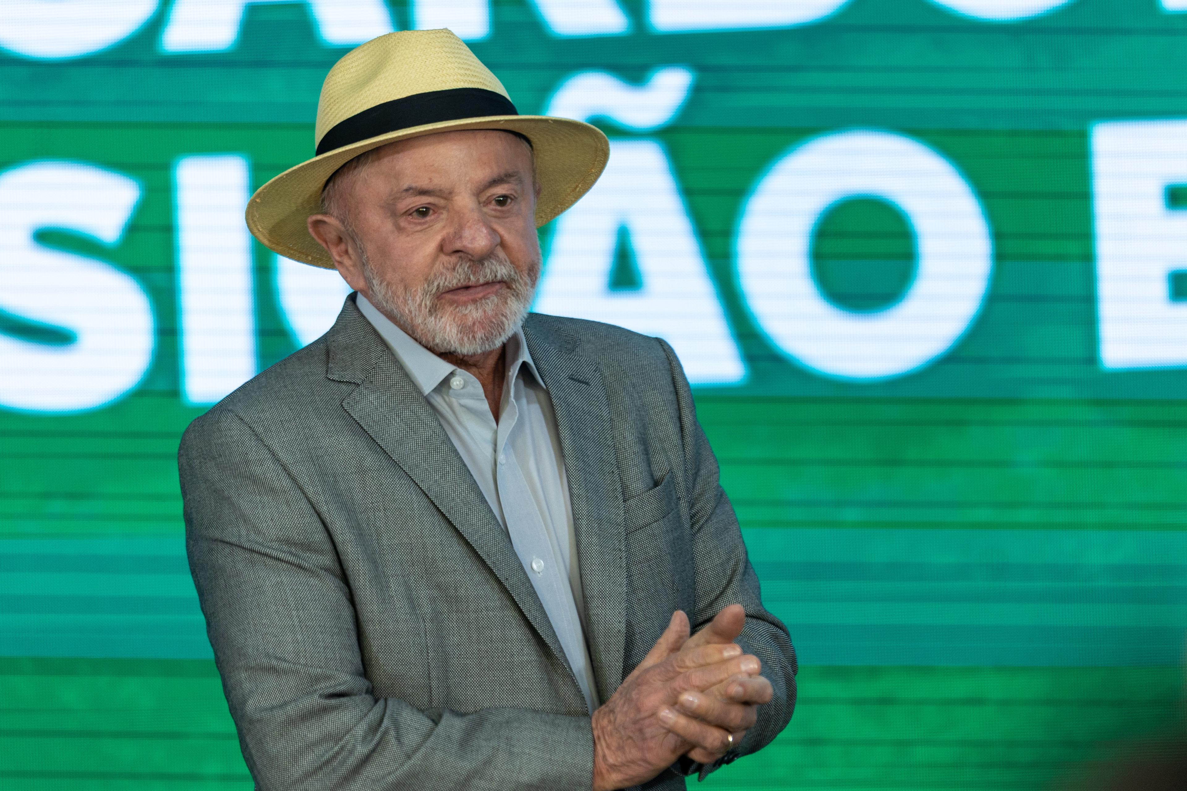 Em Minas, Lula chama Zema de 