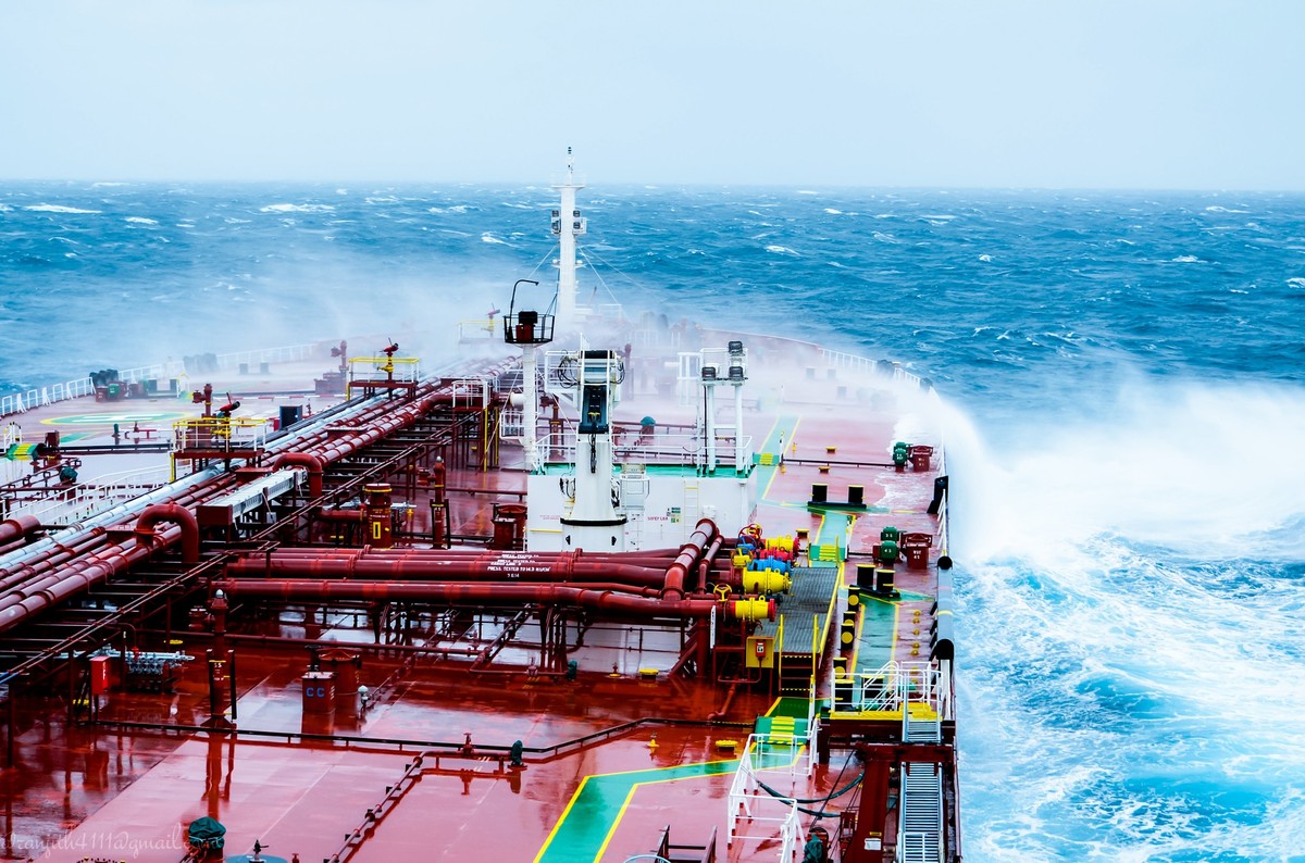 Crude Oil Plummets: Iran's Strike on US Base Sparks Market Relief and Price Drop