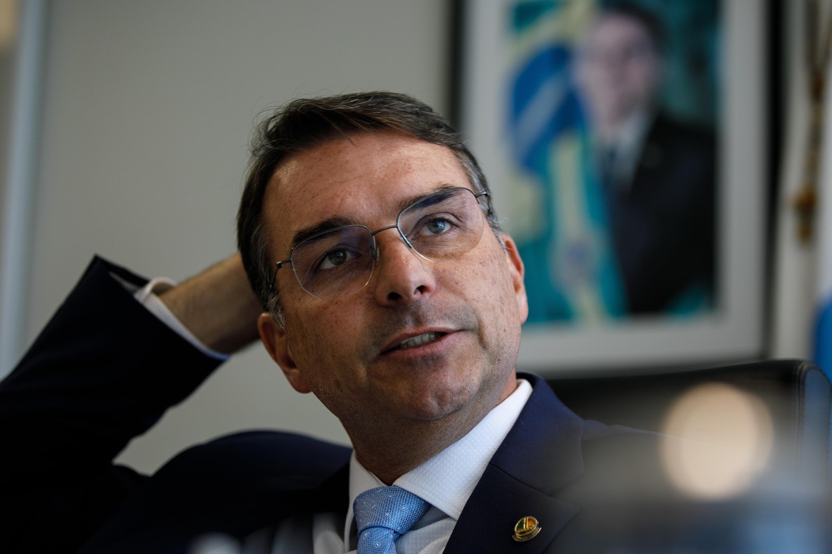 Flávio Bolsonaro deve provar que não é tóxico após crise