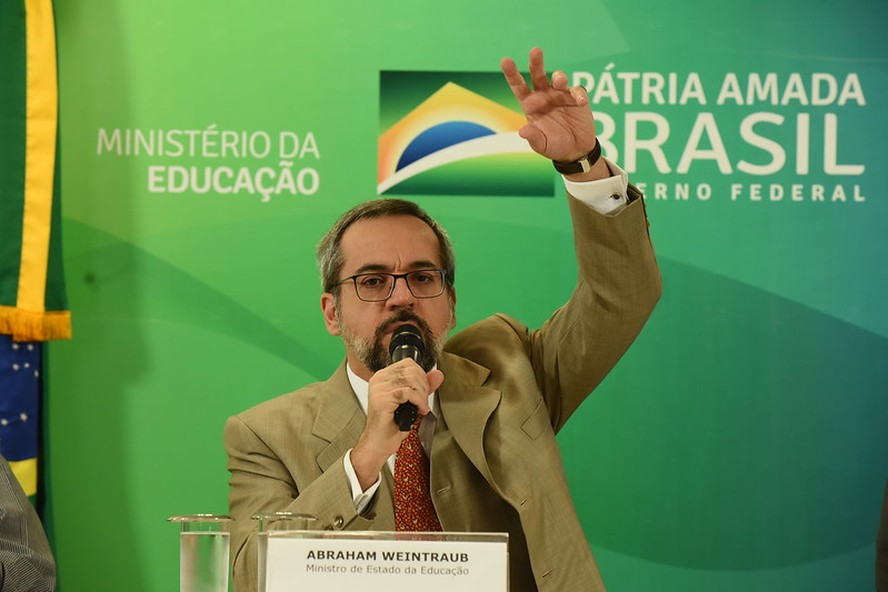 O ministro da Educação, Abraham Weintraub, anuncia o descontingenciamento de verbas da pasta