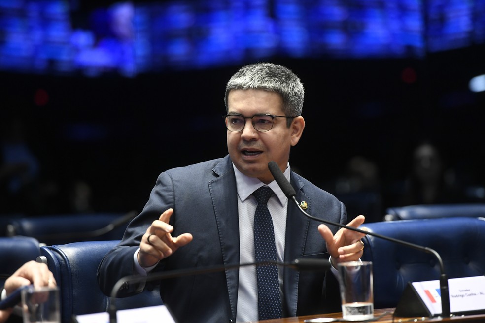 Senador Randolfe Rodrigues em reunião sobre LDO