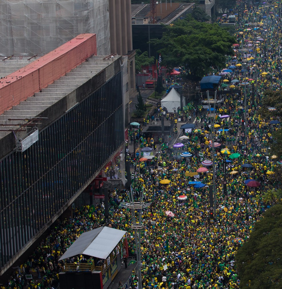 Ato em São Paulo: hino nacional, rezas e locutor de rodeio em trio elétrico para pedir a reeleição de Bolsonaro — Foto: Edilson Dantas/O Globo