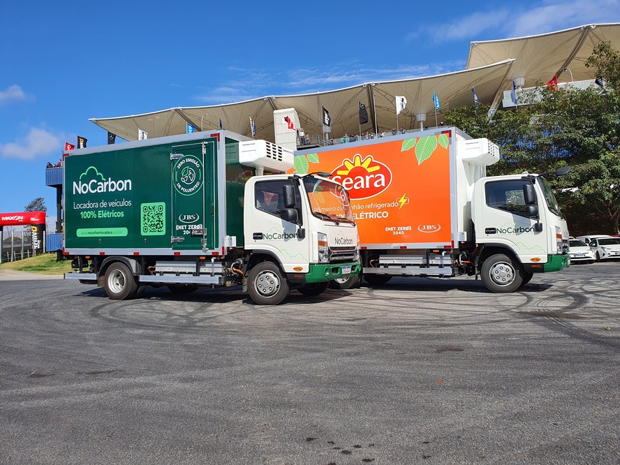 A No Carbon, empresa da JBS Novos Negócios, conta atualmente com 260 caminhões frigoríficos movidos exclusivamente por eletricidade