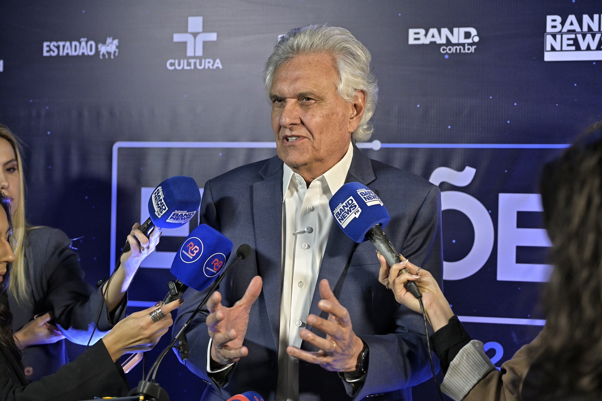 Caiado ironiza cochilo de Kassab em debate: 