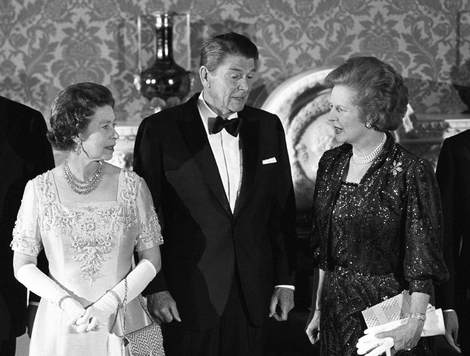 A rainha com o presidente dos EUA Ronald Regan e a premiê britânica Margaret Thatcher — Foto: PA/Buckingham Palace