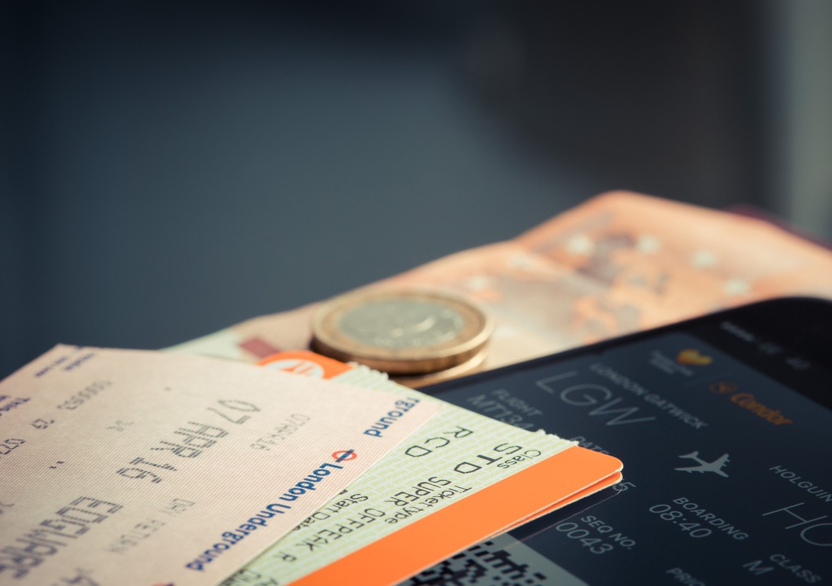 Em meio à crise do petróleo, passagens aéreas sobem quase 20% em março