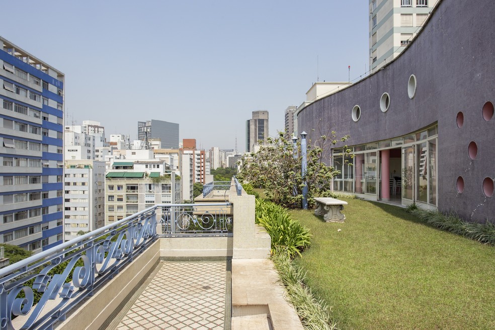 Edifícios icônicos, como esse projetado por Artacho Jurado, são marca registrada do bairro — Foto: MARCELO ORSI/DIVULGAÇÃO