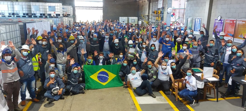 Ação de voluntariado do time do Guarujá (São Paulo) da Dow no Serv a Thon Brasil — Foto: Divulgação