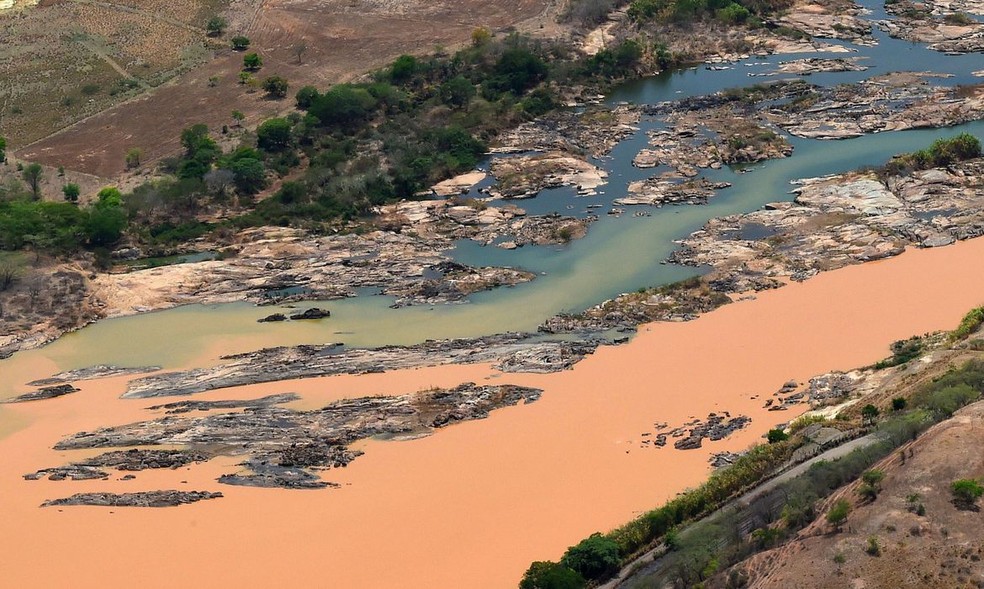 Justiça do Rio manda XP suspender distribuição de fundo de futebol, Mercado