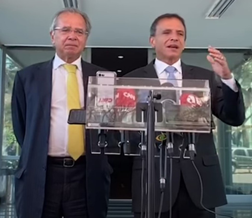 Marcio Bittar fala ao lado de Paulo Guedes: Toda demanda tem que passar por um filtro da equipe do ministro — Foto: Reprodução/Youtube