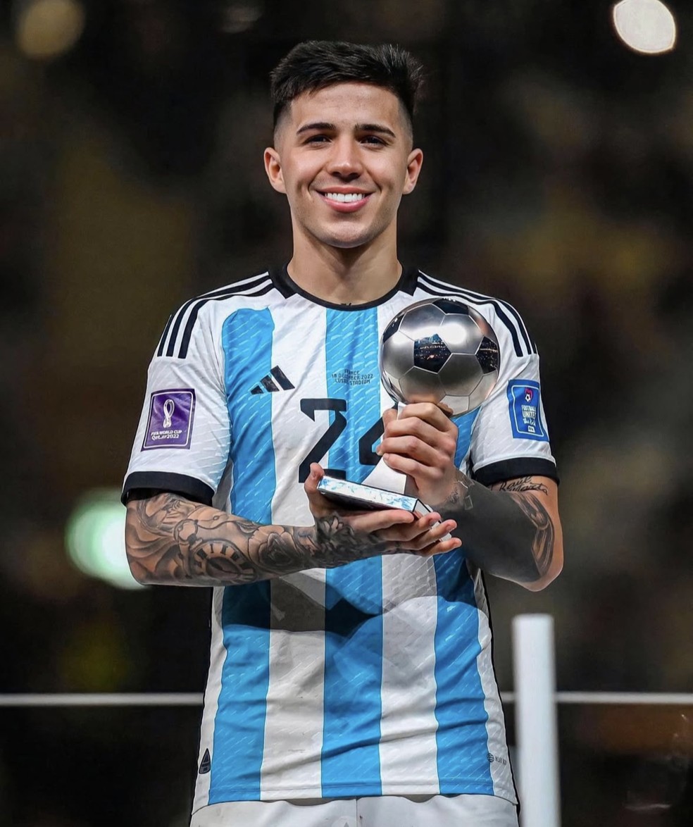 Vencedor do Prêmio Fifa de Melhor Jogador Jovem na Copa do Mundo de 2022, Enzo Fernandez — Foto: Reprodução/Instagram: enzojfernandez