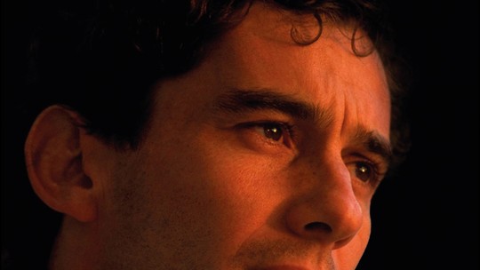 Biografia de Ayrton Senna relembra rixa com Nelson Piquet, lua de mel no Maksoud Plaza e a genialidade nas pistas