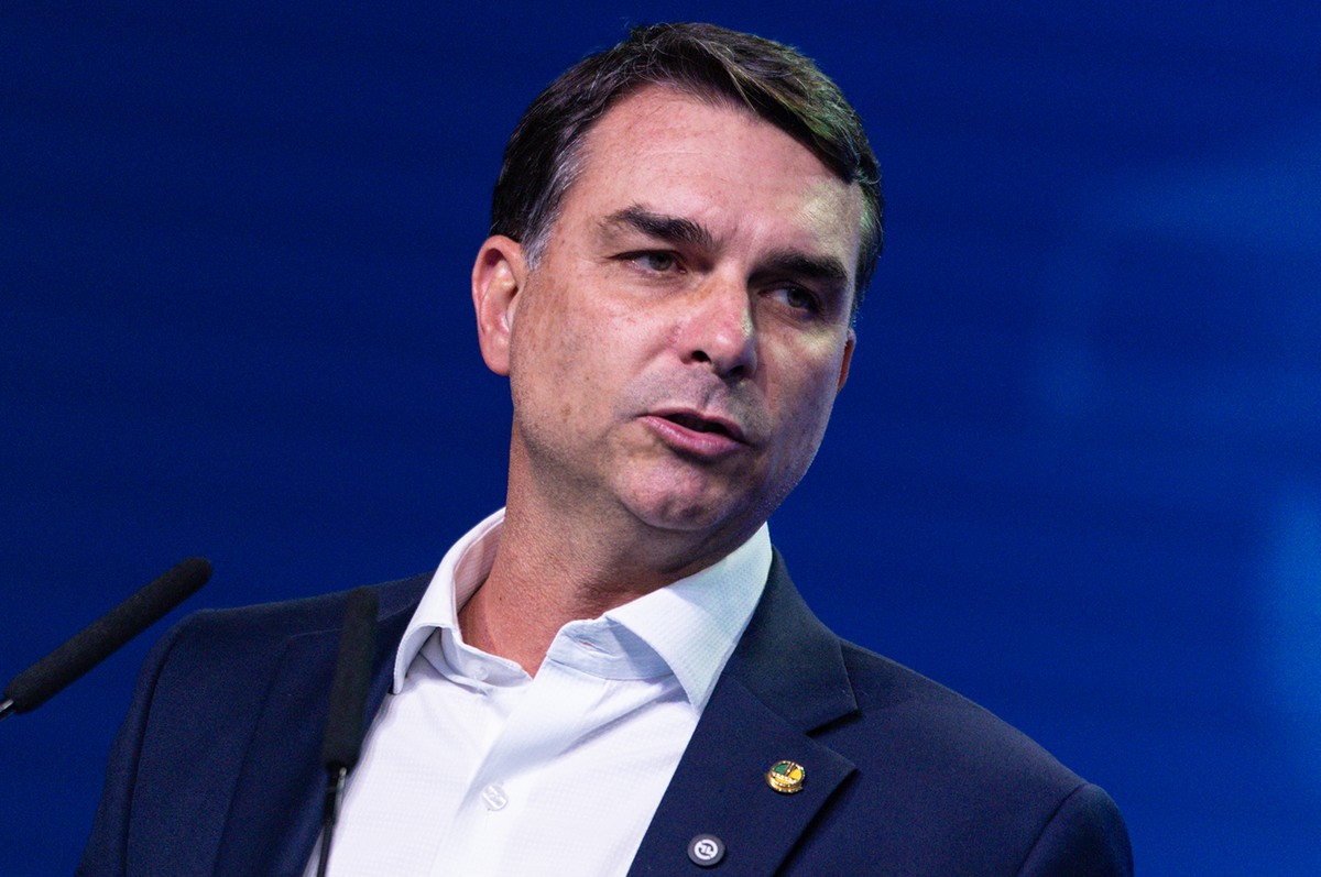 Flávio Bolsonaro diz que pediu para Trump não taxar o Brasil