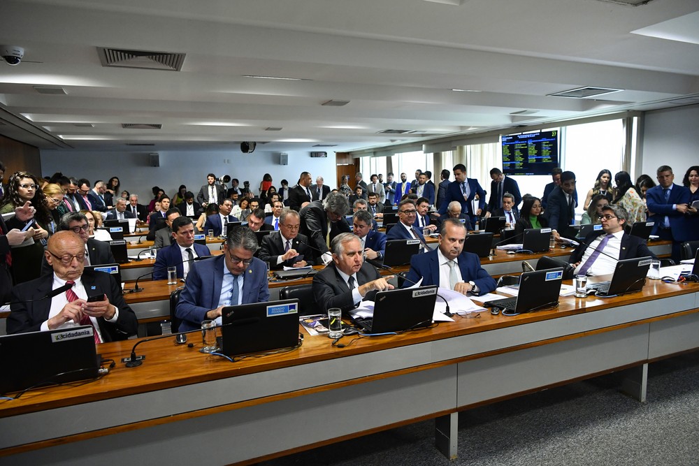 Sessão da CCJ do Senado para análise de parecer do PEC da reforma tributária — Foto: Geraldo Magela/Agência Senado