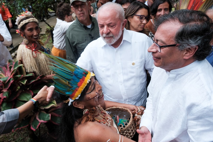 Presidente Lula e presidente colombiano, Gustavo Petro, em evento prévio à Cúpula da Amazônia, em Letícia, na Colômbia