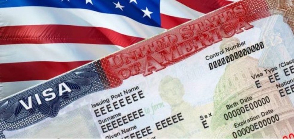 Visto americano: aumento ocorre em um momento em que os solicitantes enfrentam filas para a primeira emissão do visto de turista — Foto: Reprodução
