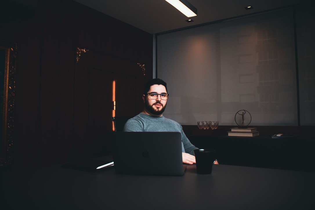 Canal que mais converte no B2B é também o que menos entrega lead qualificado - QTU Questões do Universo