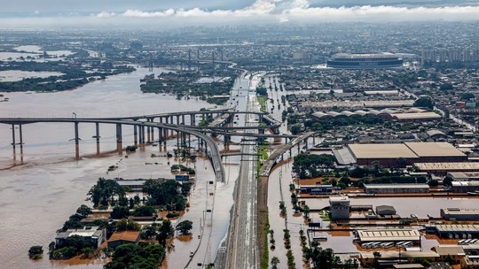 Rio Grande do Sul ainda tem 41 rodovias com bloqueios; governo federal estuda ampliar malha aérea 
