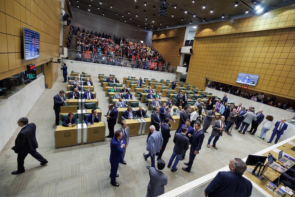 Sessão de votação da PEC 9/2023, que autoriza transferência de 5% dos recursos da educação para saúde, em São Paulo — Foto: Rodrigo Romeo/Alesp