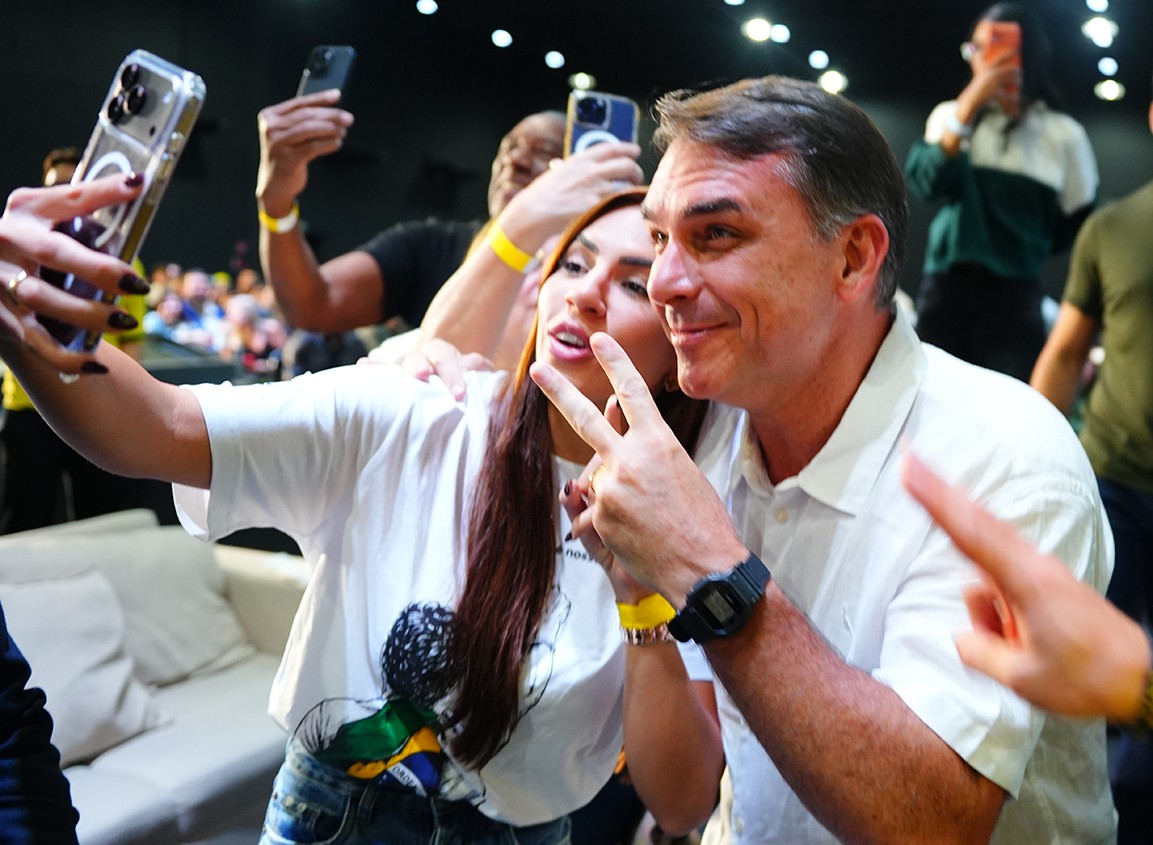 Medidas anunciadas por Flávio Bolsonaro dificultam ajuste fiscal - Foto