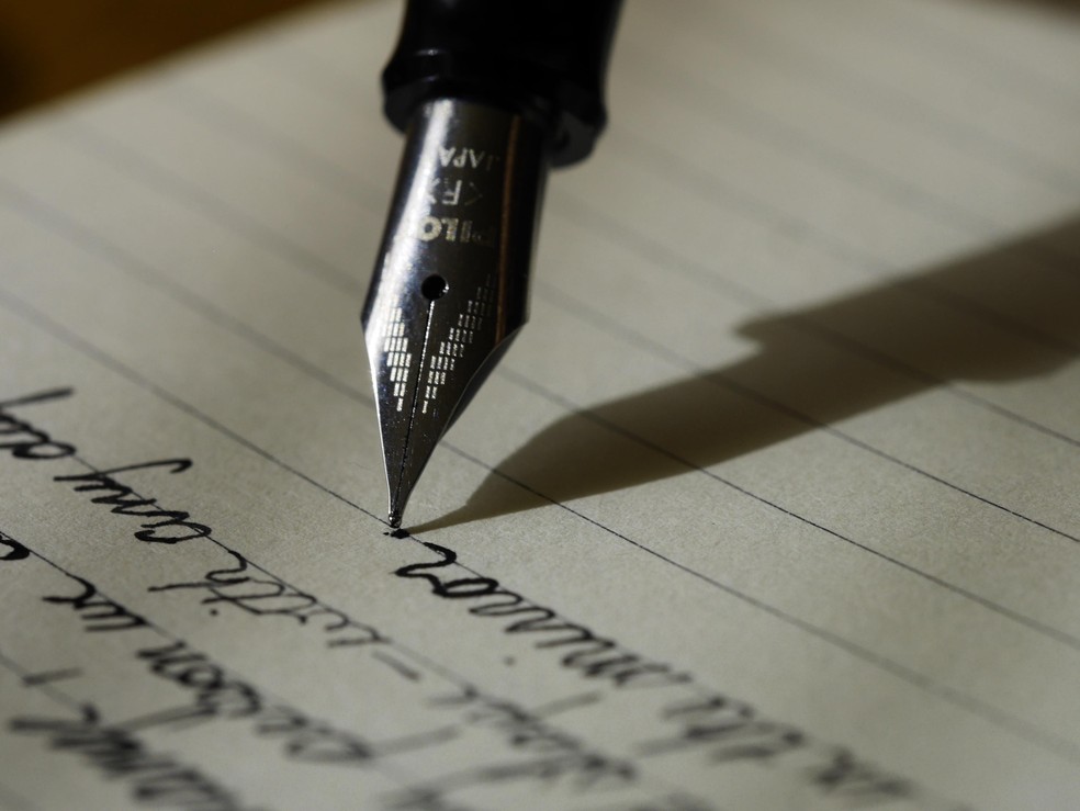 Quase 60% dos britânicos dizem que escrevem menos à mão do que cinco anos atrás, segundo pesquisa — Foto: Unsplash