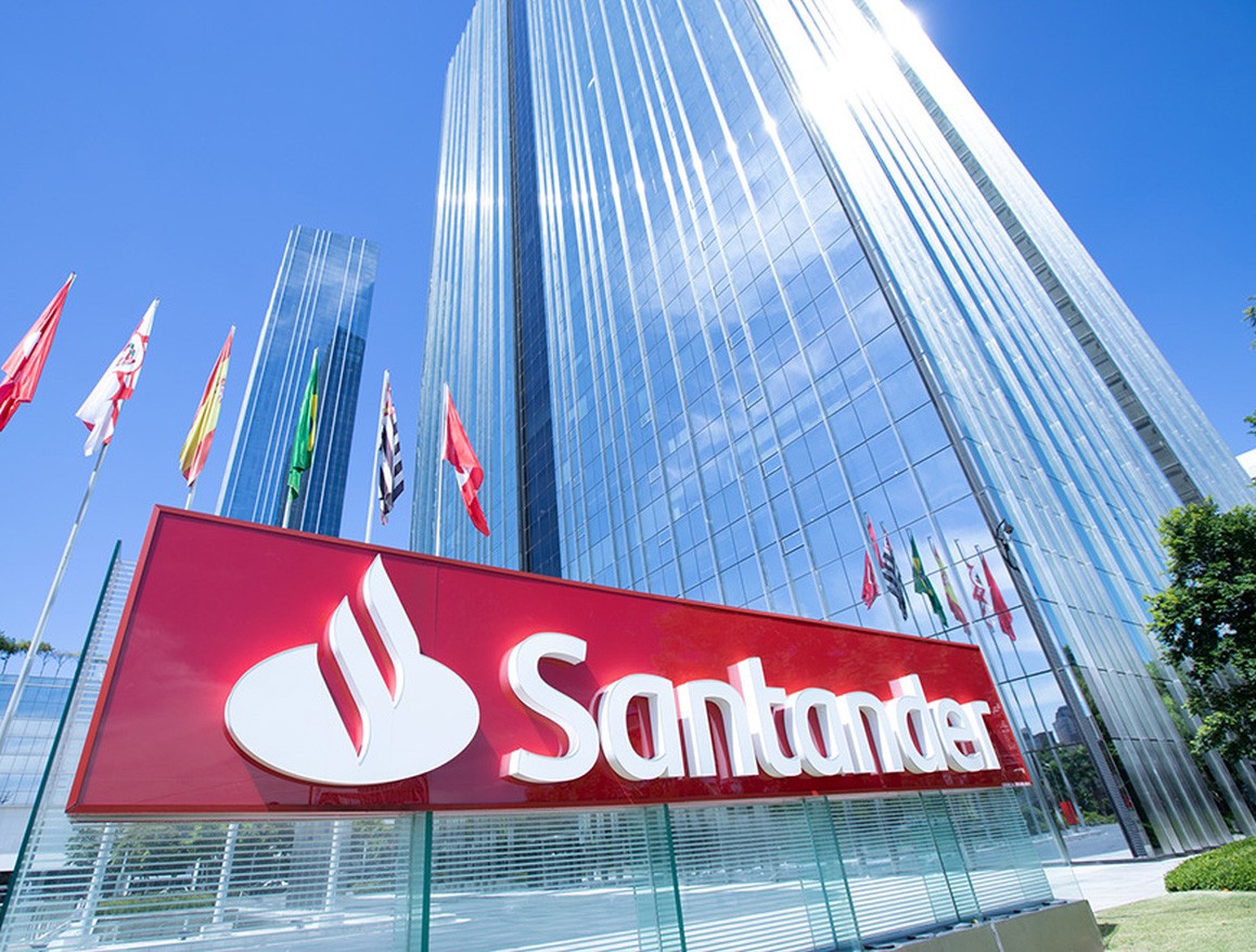 Analistas destacam resultados positivos do Santander, apesar de deterioração do cenário macro