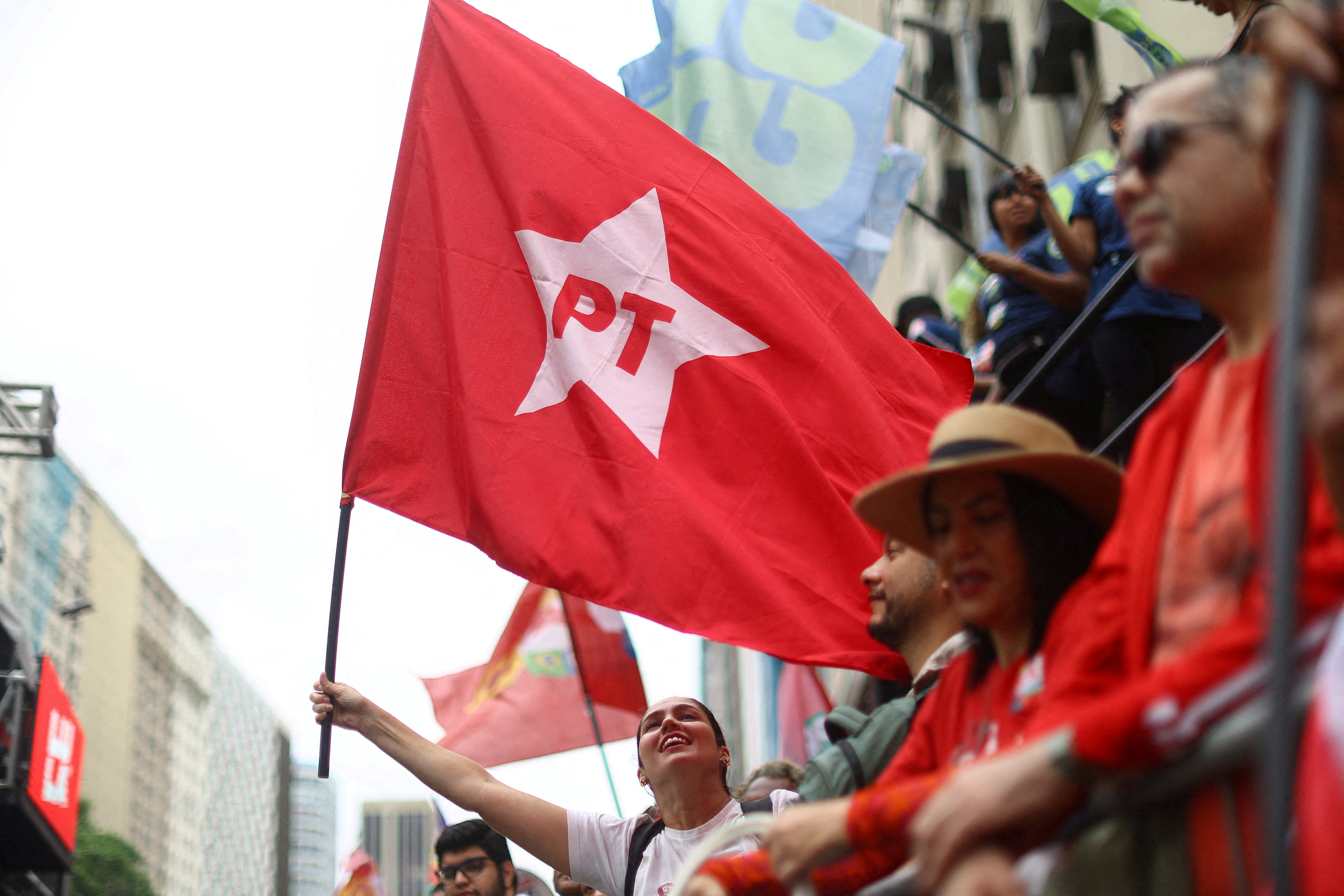 PT projeta eleger 80 deputados e campanha já começa a traçar estratégia para segundo turno
