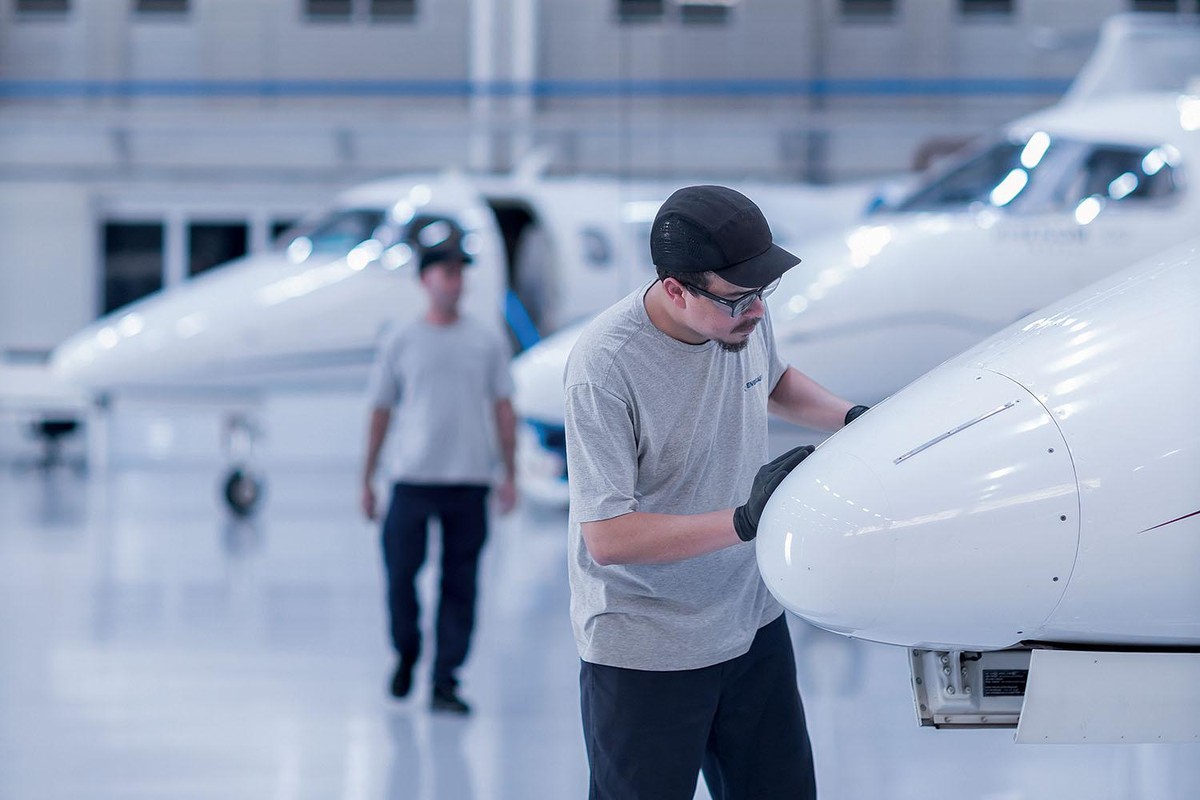 Valor 1000: Com receita recorde, Embraer chega ao topo do setor de veículos e peças