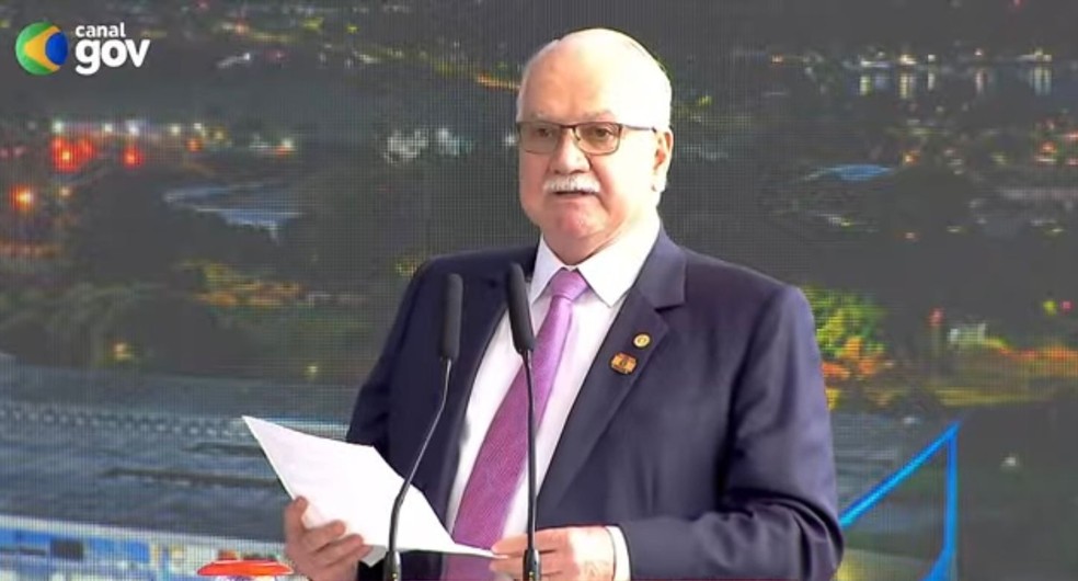 Jamais desistiremos da democracia', diz Fachin | Política | Valor Econômico