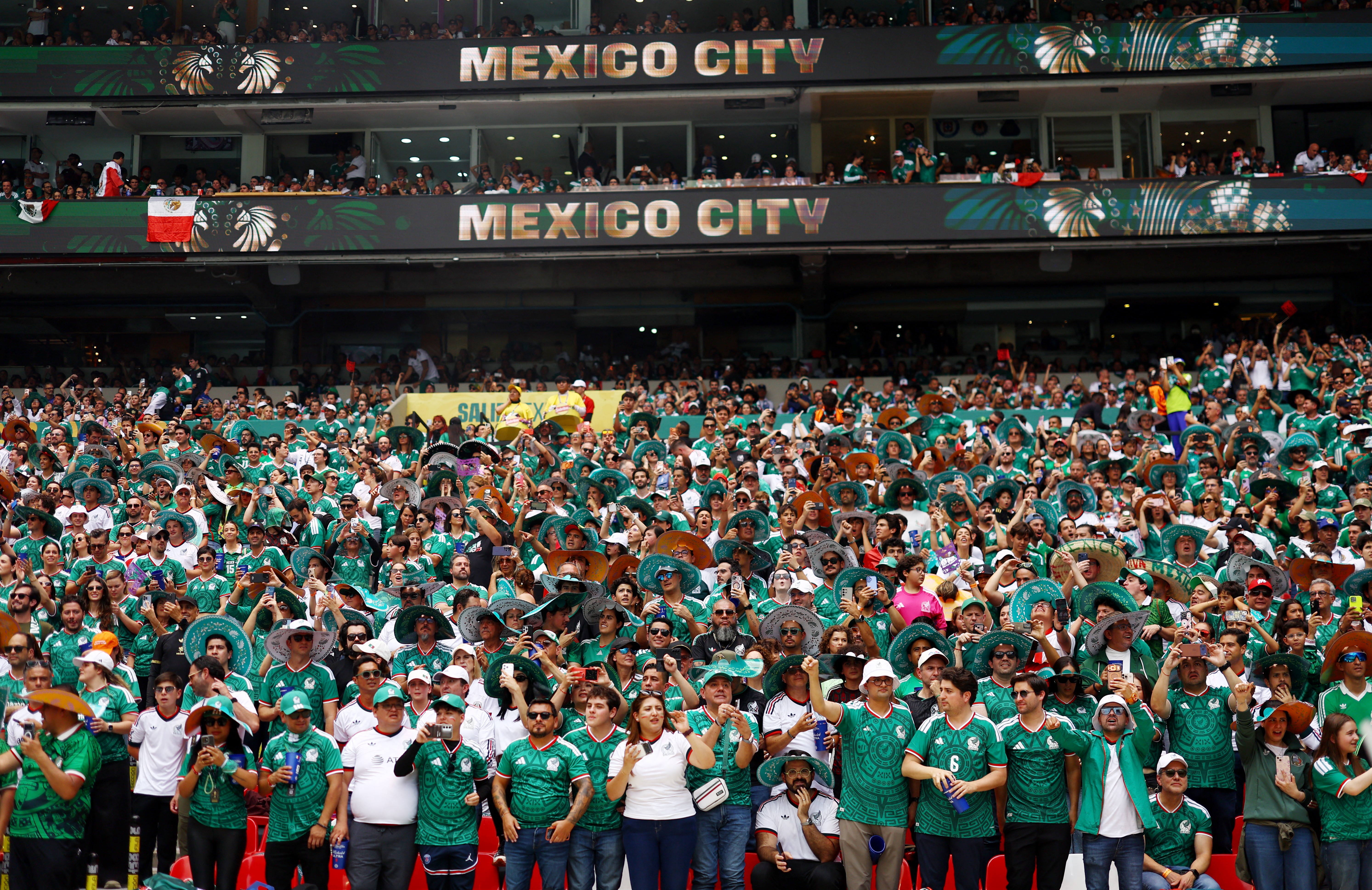 México vence Equador e passa às oitavas de final, sem ter tomado gols na Copa