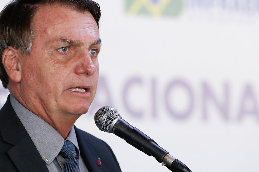 Bolsonaro fala durante inauguração em evento no Aeroporto de Foz do Iguaçu, no Paraná